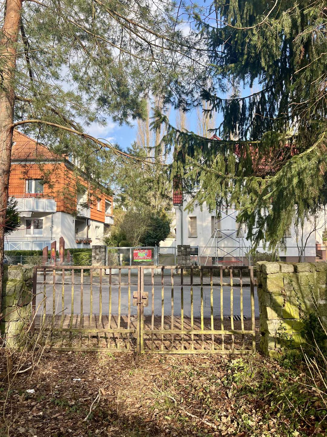 Zugang-zum-Grundstueck